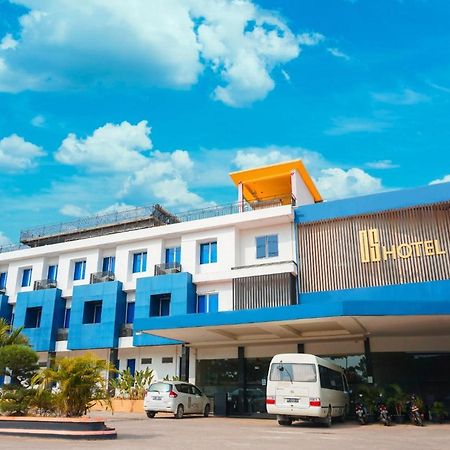 Os Hotel Tanjung Uncang Sagulung 外观 照片