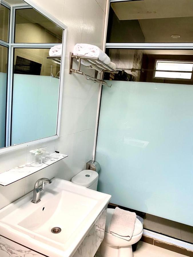 Os Hotel Tanjung Uncang Sagulung 外观 照片