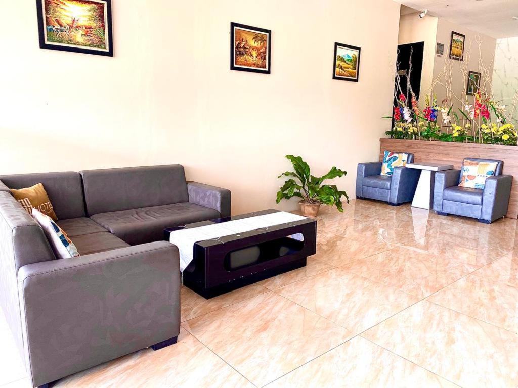 Os Hotel Tanjung Uncang Sagulung 外观 照片