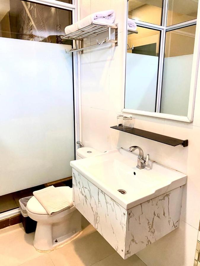 Os Hotel Tanjung Uncang Sagulung 外观 照片