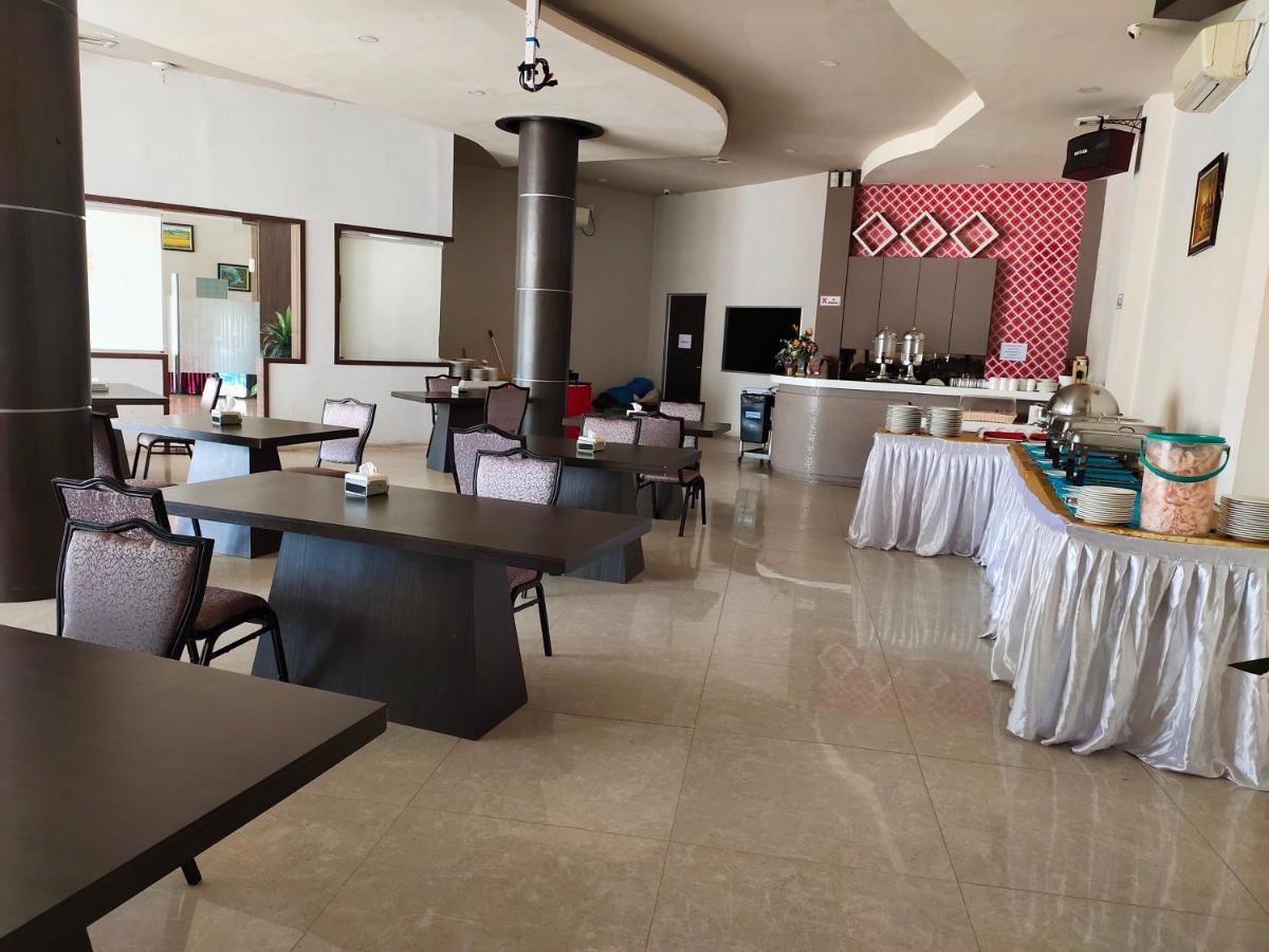 Os Hotel Tanjung Uncang Sagulung 外观 照片