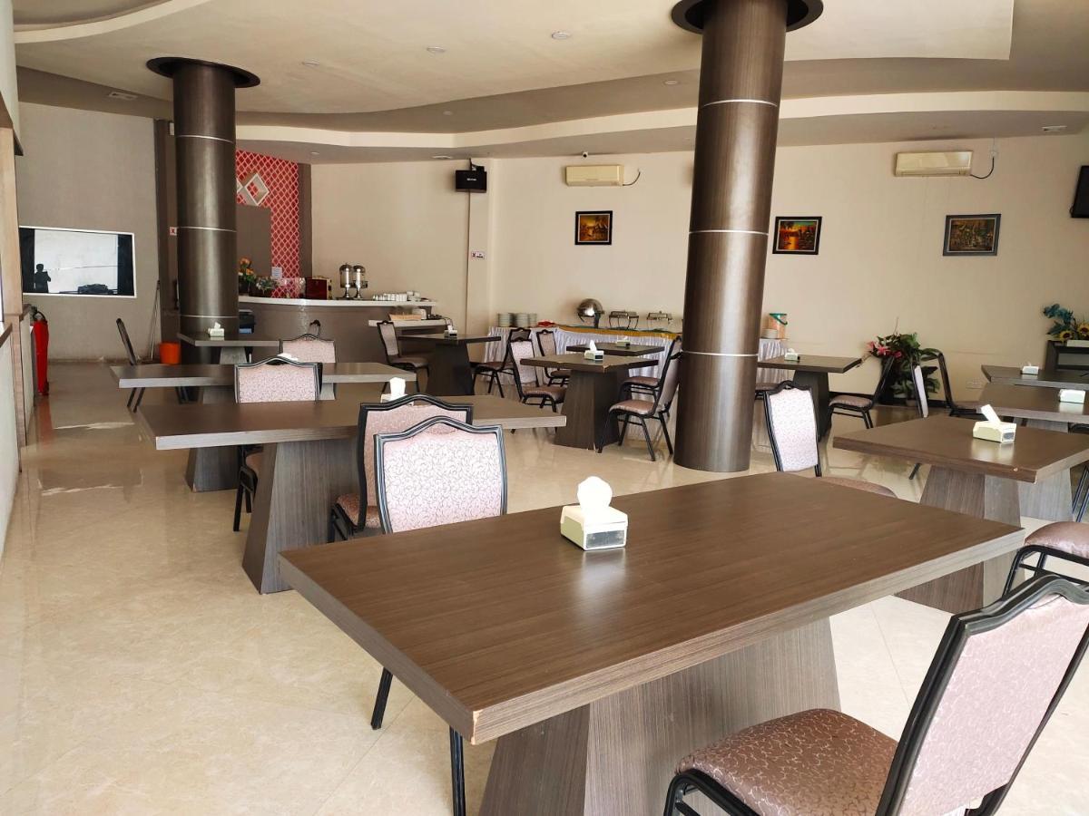 Os Hotel Tanjung Uncang Sagulung 外观 照片