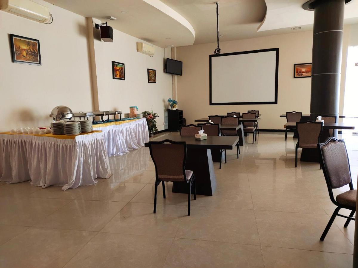 Os Hotel Tanjung Uncang Sagulung 外观 照片