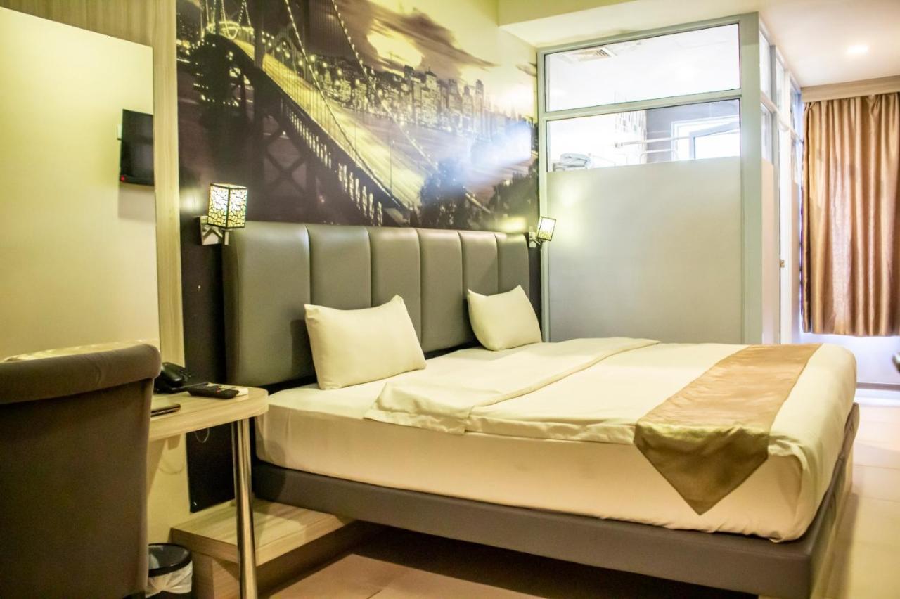 Os Hotel Tanjung Uncang Sagulung 外观 照片