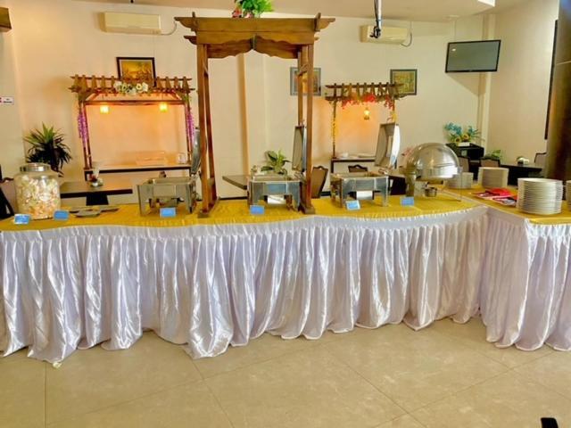 Os Hotel Tanjung Uncang Sagulung 外观 照片