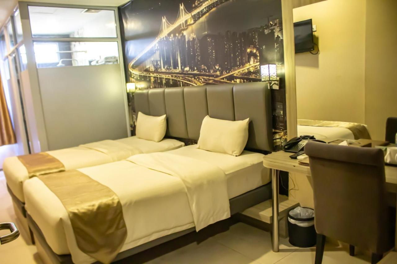 Os Hotel Tanjung Uncang Sagulung 外观 照片